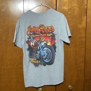 GILDAN - YOUNG ADULT SIZE - OUTER BANKS JOLLY ROGERS RESTAURANT T SHIRT